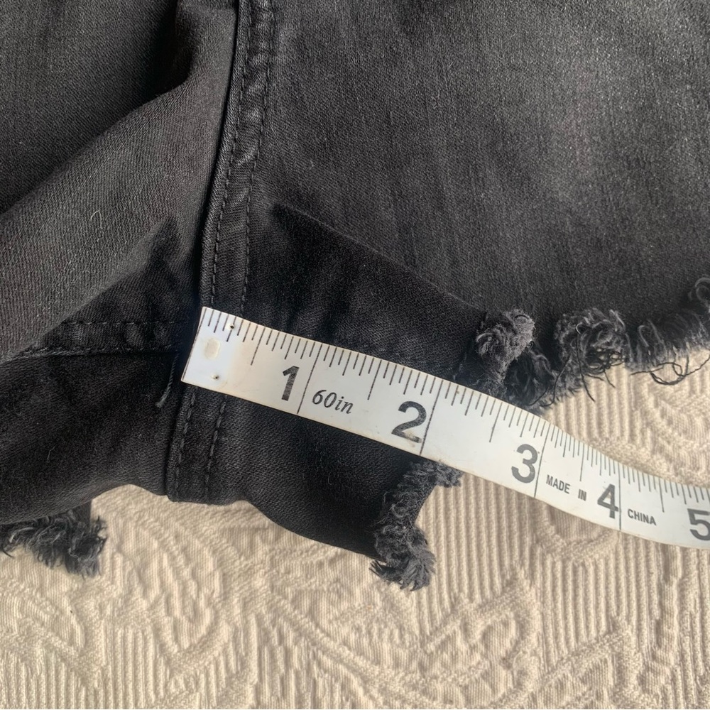 RSQ Black Mid-Rise Cutoff Fray Denim Jean Shorts - Picture 6 of 6